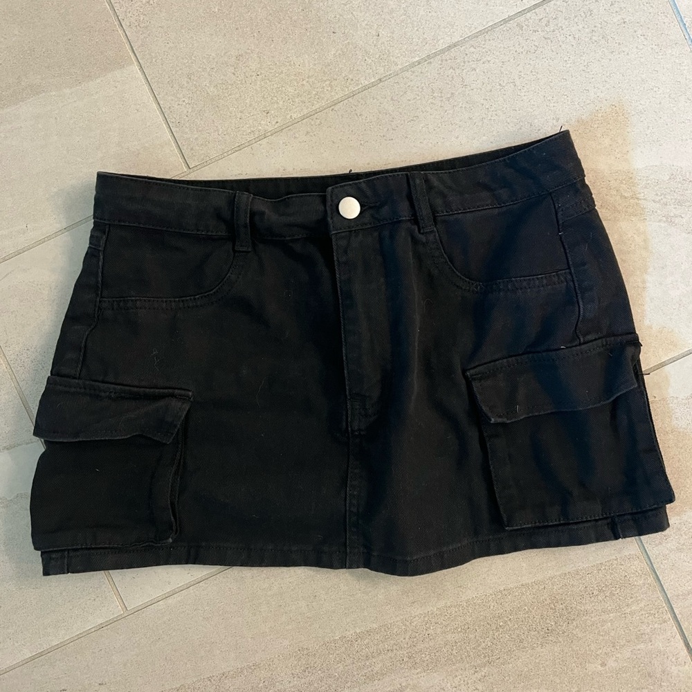 SHEIN Black Skirt Versatile and Chic